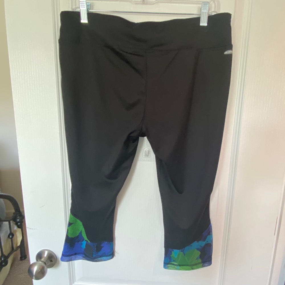 Black adjustable active capris✨